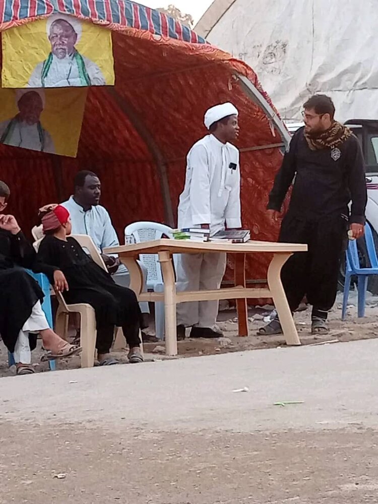 برپایی موکب شیخ ابراهیم زکزاکی در مسیر نجف به کربلا + تصاویر