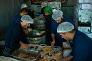 توزیع ۱۰۰ هزار پُرس غذا در موکب حرم مطهر بانوی کرامت
