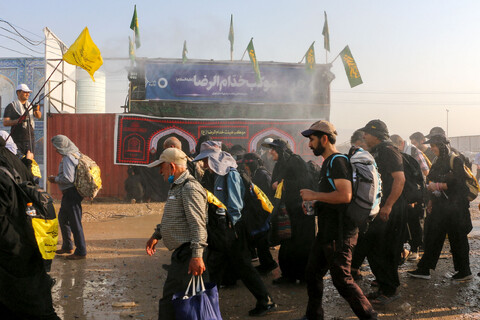 تصاویر/ خدمت‌رسانی آستان قدس رضوی به زائرین اربعین حسینی در مرز مهران