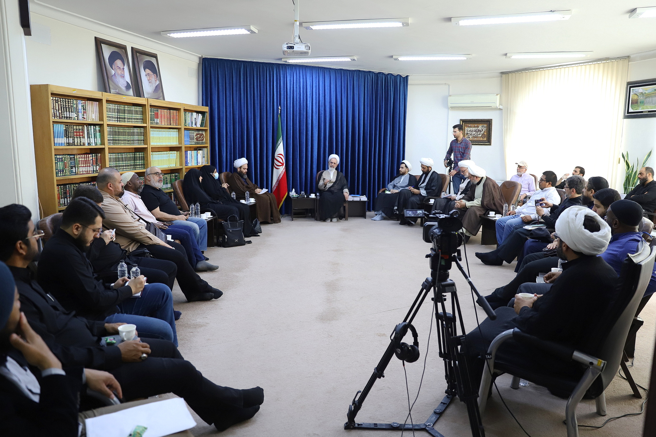 L'humanité d'aujourd'hui a besoin d'un front commun divin, saint et monothéiste