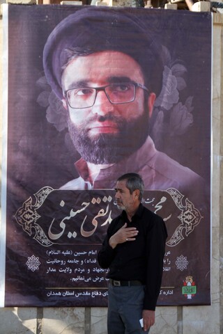 تصاویر / اقامه نماز میت بر پیکر مرحوم حجت الاسلام حسینی