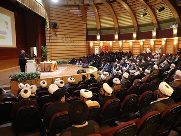 تصاویر / اولین نشست مرکز ارتباطات دولت و روحانیت با علما و روحانیون استان البرز