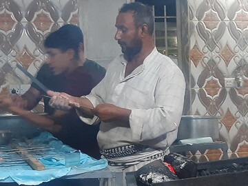 تصاویر/ خدمت‌رسانی موکب‌های عراقی به زائرین اربعین حسینی