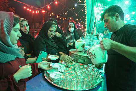 تصاویر/ خدمت‌رسانی موکب‌ها در سطح شهر اصفهان