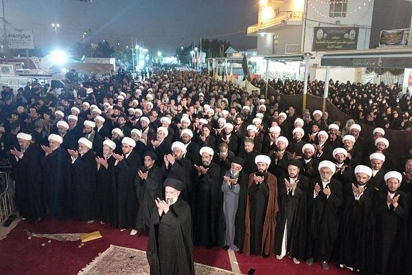 طريق (يا حسين) يشهد إقامة الصلاة الممتدّة بإمامة العشرات من طلبة الحوزة العلميّة طريق (يا حسين) يشهد إقامة الصلاة الممتدّة بإمامة العشرات من طلبة الحوزة العلميّة