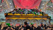 تصاویر/ کربلا معلیٰ، امام حسین (ع) کے روضہ میں زائرین اربعین کی حاضری