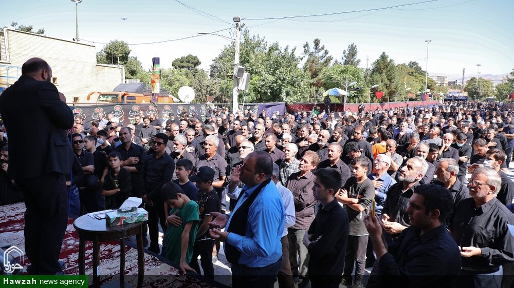 اجتماع پرشور جاماندگان اربعین حسینی در امامزاده محمد علیه‌السلام کرج برگزار شد