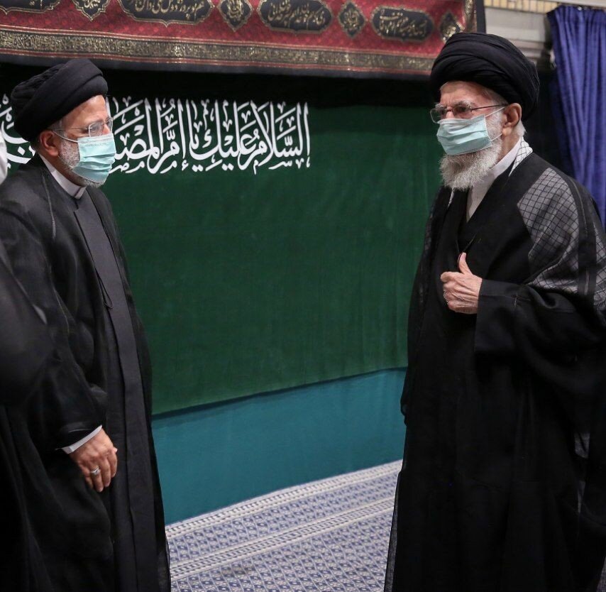 لقاء رئيس الجمهوريّة مع الإمام الخامنئي بعد العودة من زيارته لأوزبكستان لقاء رئيس الجمهوريّة مع الإمام الخامنئي بعد العودة من زيارته لأوزبكستان