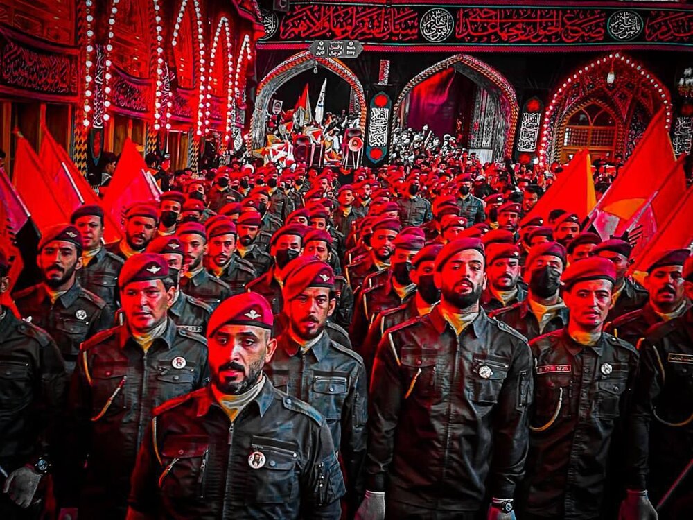 ادای احترام نیروهای نظامی کتائب سیدالشهداء در حرم امام حسین(ع)