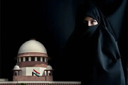 ہندوستان میں حجاب تنازعہ: ’قرآن میں حجاب کا ذکر بھر ہونے سے وہ اسلام کا لازمی حصہ نہیں ہو جاتا‘، سپریم کورٹ میں حکومت کی دلیل