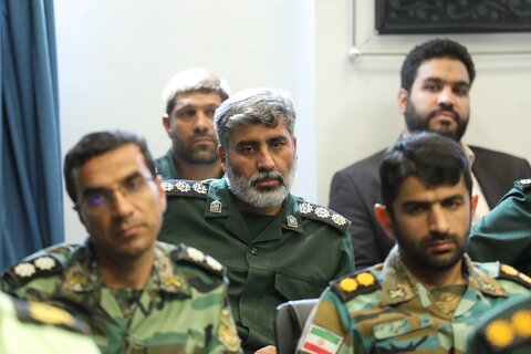 تصاویر / دیدار فرمانده هان نظامی با نماینده ولی فقیه در استان قزوین به مناسبت هفته دفاع مقدس