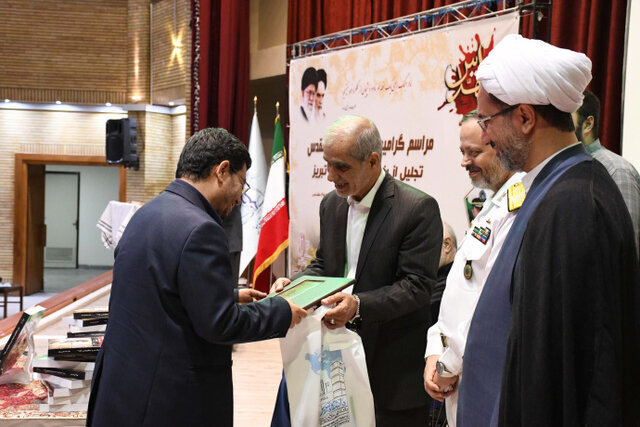 روشنگری و تبیین، اسلحه‌ امروز است