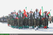 بالصور/ استعراض عسكري للقوات المسلحة في مختلف مدن إيران في ذكرى أسبوع "الدفاع المقدس" (الحرب المفروضة)
