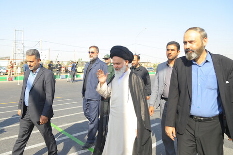 تصاویر / مراسم آغاز هفته دفاع مقدس با سخنرانی آیت الله حسینی بوشهری
