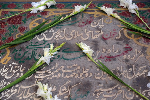 تصاویر/ مراسم غبارروبی ، عطرافشانی و گلباران مزار شهدای علی بن جعفر(ع) قم به مناسبت هفته دفاع مقدس