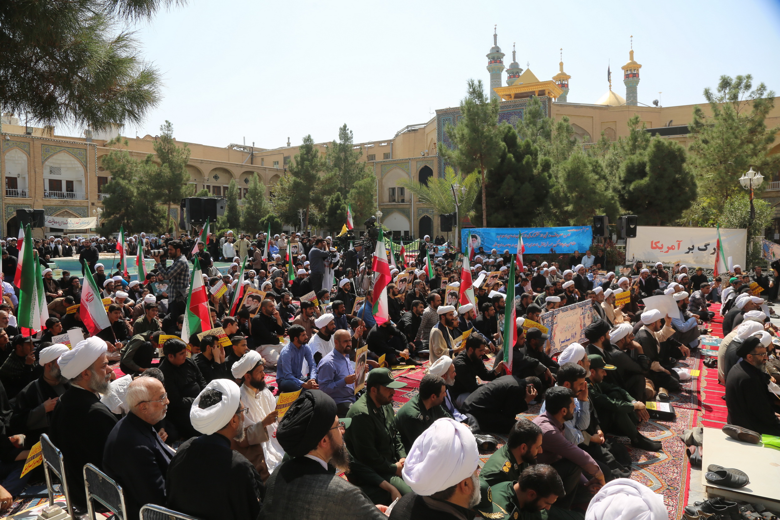 خروش و فریاد حوزویان خاستگاه انقلاب علیه تعرض به مقدسات + فیلم و تصاویر