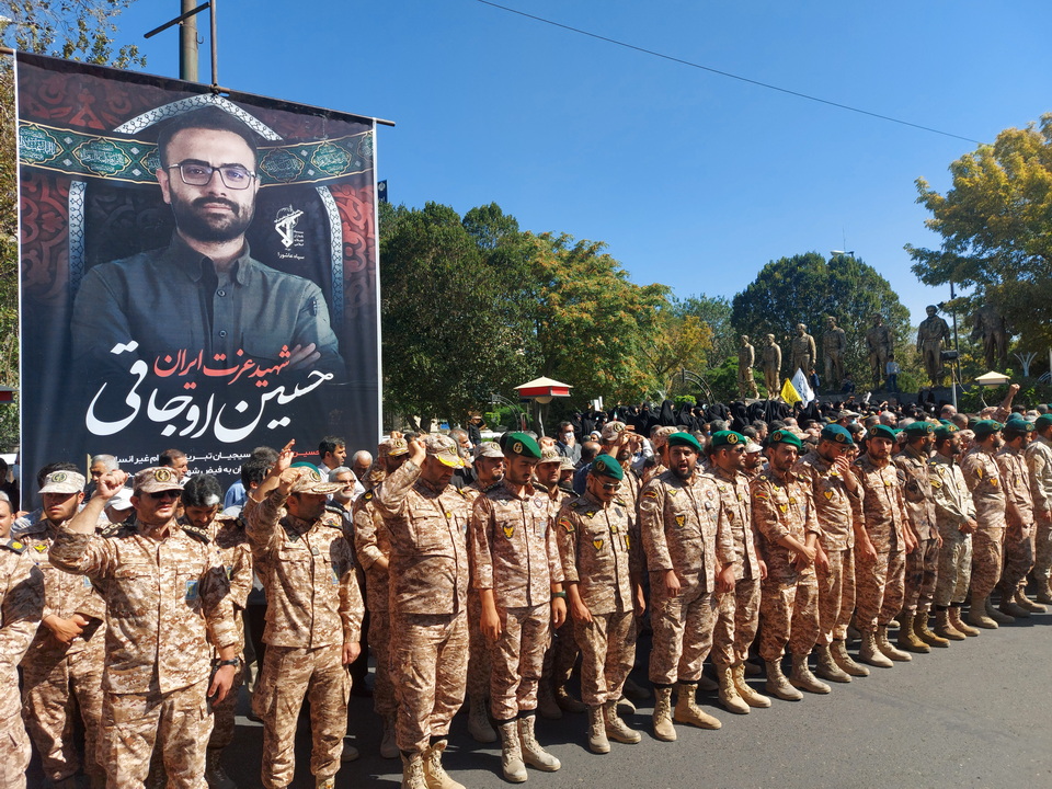 گفت‌وگوی تلفنی رئیس جمهور با خانواده شهید مدافع امنیت | رئیسی: عاملان این جنایات مجازات می شوند