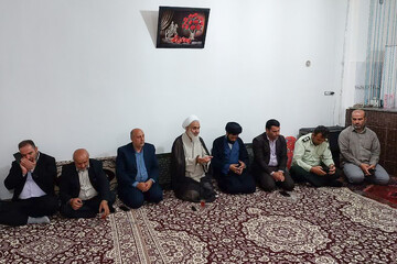 دیدار امام جمعه قزوین با خانواده شهید مدافع امنیت