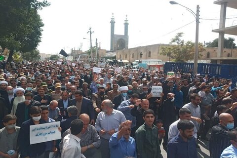تصاویر/ خروش و فریاد مردم انقلابی کرمانشاه علیه تعرض به مقدسات
