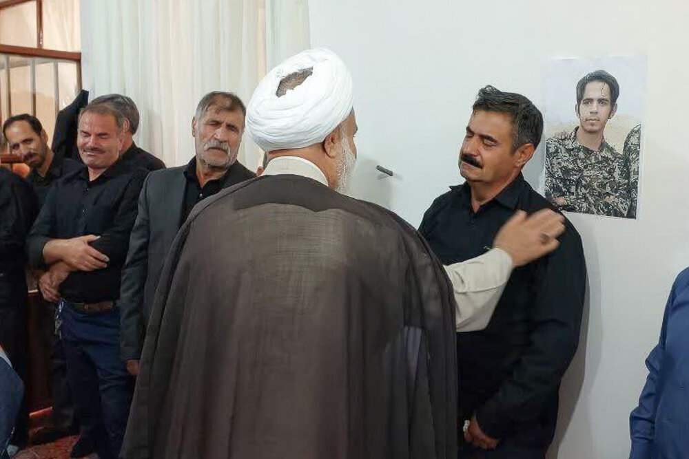 دیدار امام جمعه قزوین با خانواده شهید مدافع امنیت