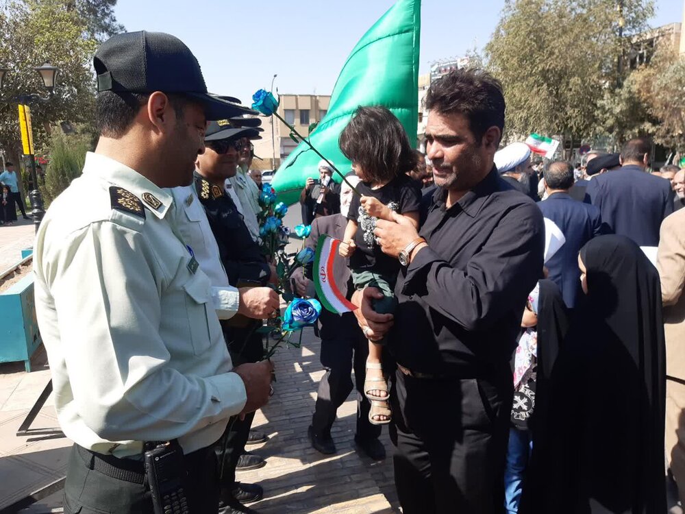 راهپیمایی عاشقان رسول الله (ص) و مدافعان امنیت در کاشان برگزار شد
