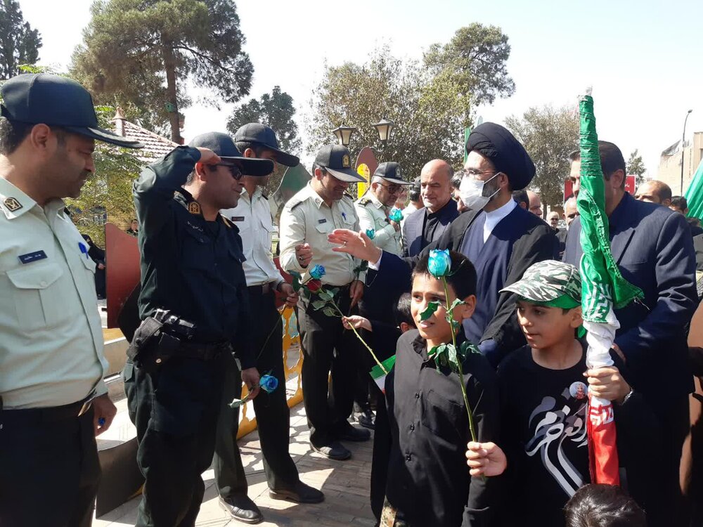 راهپیمایی عاشقان رسول الله (ص) و مدافعان امنیت در کاشان برگزار شد
