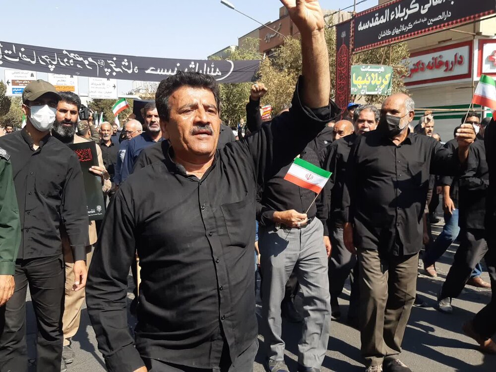 راهپیمایی عاشقان رسول الله (ص) و مدافعان امنیت در کاشان برگزار شد