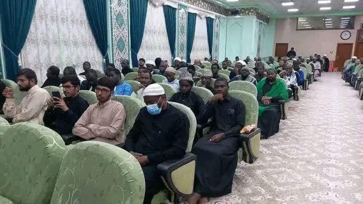 سخنرانی یکی از روحانیون آفریقا در حرم امام حسین(ع)