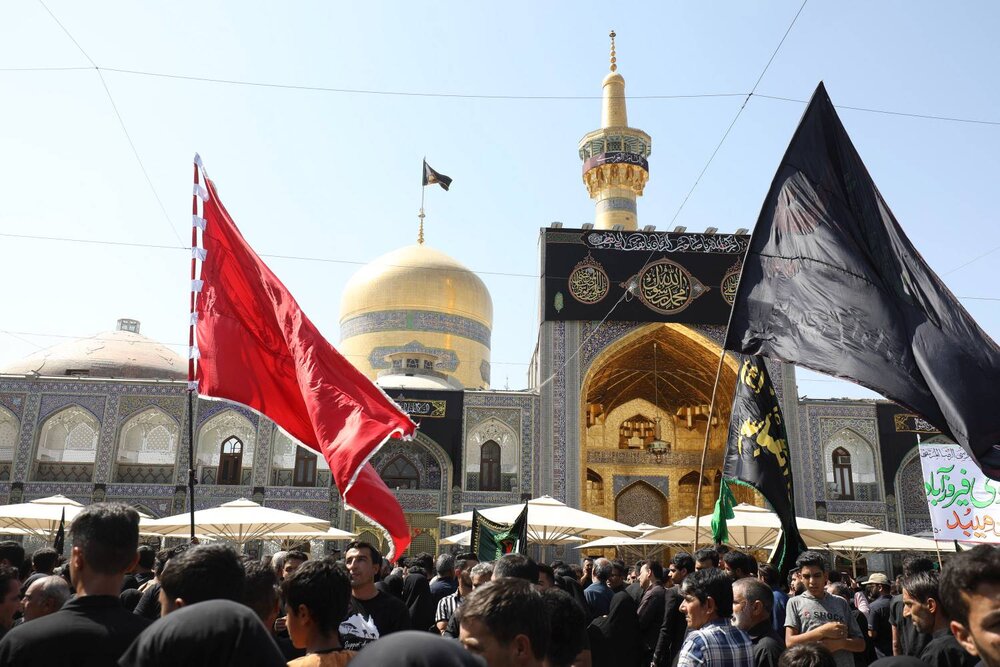 اشک ماتم ایرانی ها در سوگ عالم آل محمد(ع) | مشهدالرضا(ع) در حلقه عزاداران امام رئوف