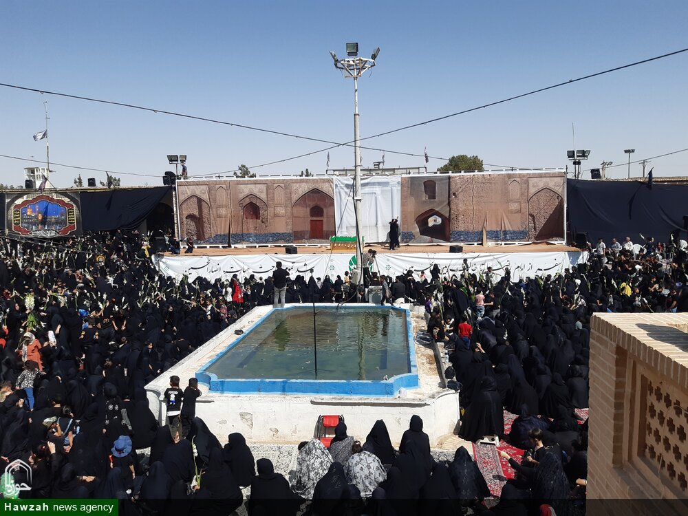 آیین سنتی مذهبی گلباران خورشید در یزدل آران و بیدگل برگزار شد +عکس