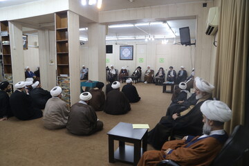 دیدار علما و شخصیت‌های حوزوی خوزستان با آیت‌الله اعرافی به روایت تصویر