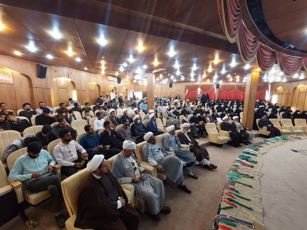 قرآن کریم اور دینی مقدسات کی توہین کی مذمت میں ایران کے طلباء اور علماء کرام  کا اجتماع