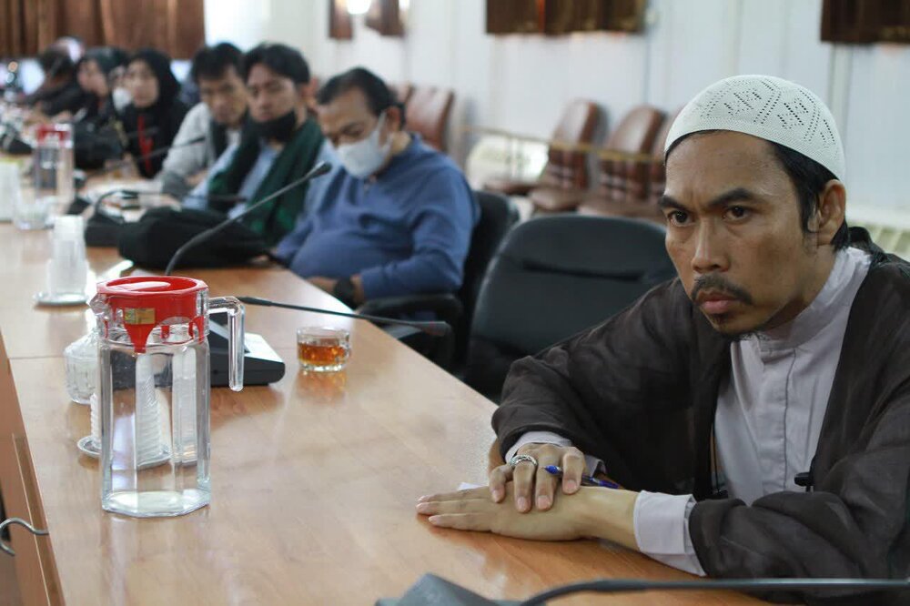 آیت الله محمود رجبی در دیدار در دیدار جمعی از دانشجویان و شیعیان اندونزیایی