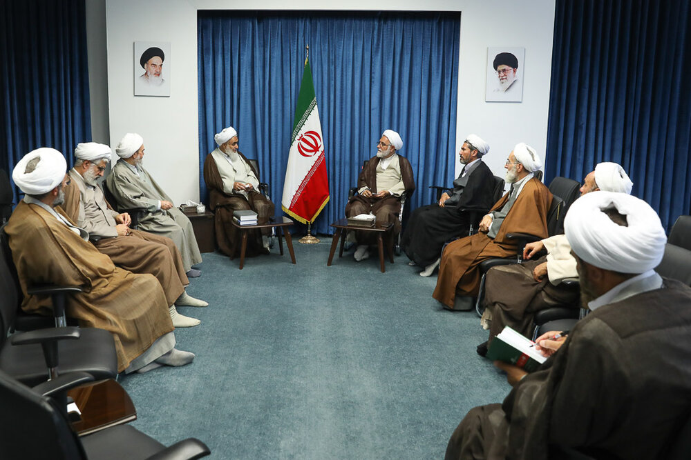 دیدار قائم مقام مدیر حوزههای علمیه کشور با امام جمعه قزوین + عکس