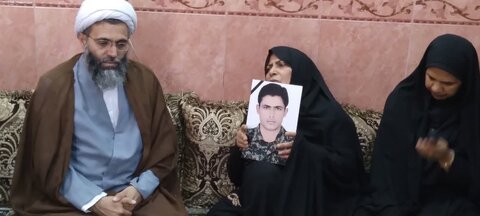 دیدار امام جمعه  قشم با خانواده شهید مدافع امنیت