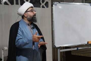 بسیج طلاب به جهاد تبیین در فضای مجازی وارد شود