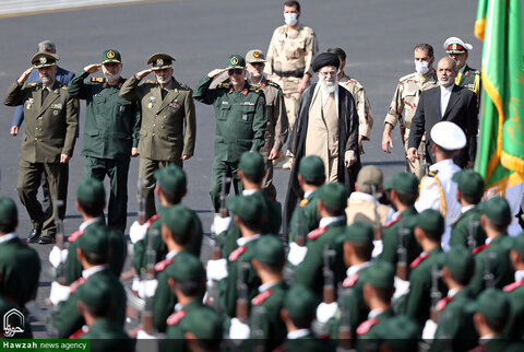 بالصور/ المراسم المشتركة لتخريج طلّاب جامعات الضبّاط التابعة للقوّات المسلّحة في جمهوريّة إيران الإسلامية بحضور قائد القوات المسلحة