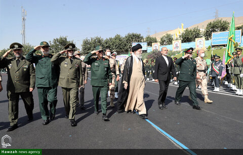 بالصور/ المراسم المشتركة لتخريج طلّاب جامعات الضبّاط التابعة للقوّات المسلّحة في جمهوريّة إيران الإسلامية بحضور قائد القوات المسلحة