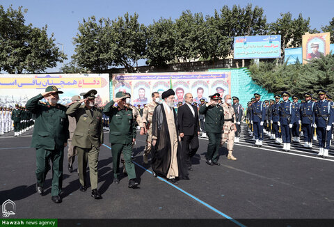 بالصور/ المراسم المشتركة لتخريج طلّاب جامعات الضبّاط التابعة للقوّات المسلّحة في جمهوريّة إيران الإسلامية بحضور قائد القوات المسلحة