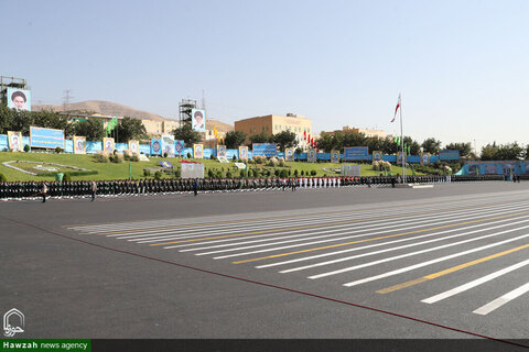 بالصور/ المراسم المشتركة لتخريج طلّاب جامعات الضبّاط التابعة للقوّات المسلّحة في جمهوريّة إيران الإسلامية بحضور قائد القوات المسلحة