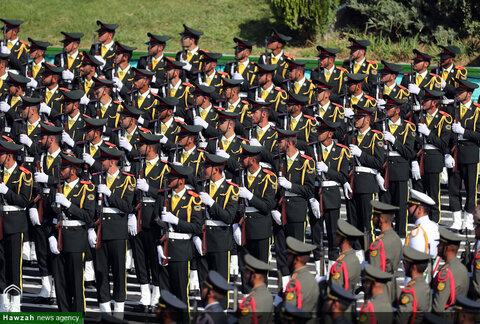 بالصور/ المراسم المشتركة لتخريج طلّاب جامعات الضبّاط التابعة للقوّات المسلّحة في جمهوريّة إيران الإسلامية بحضور قائد القوات المسلحة