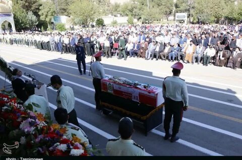 تصاویر/ مراسم تشییع و خاکسپاری شهید مدافع امنیت در خرم آباد