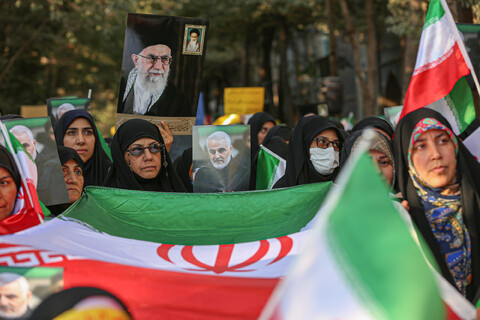 تصویر اجتماع حماسی بانوان مهدوی در گذر فرهنگی چهارباغ اصفهان