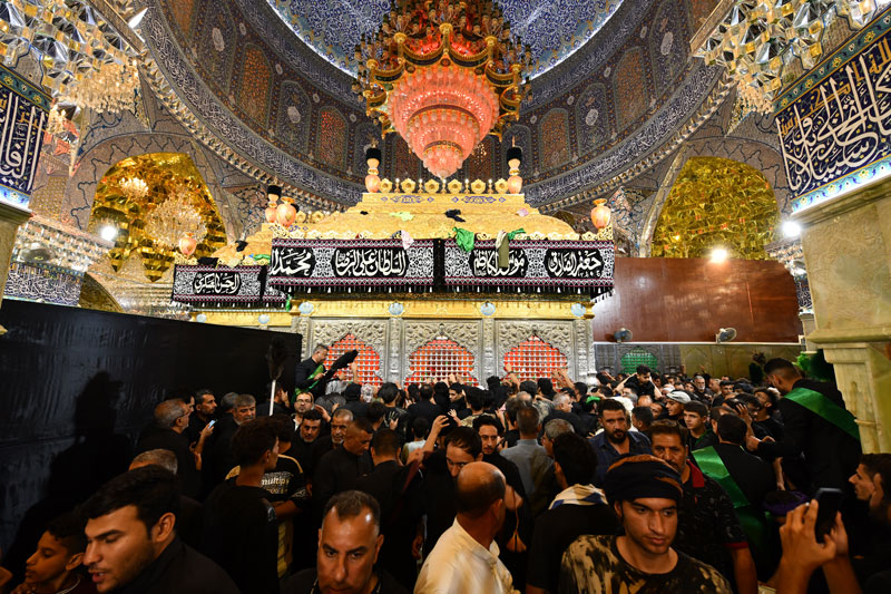 Photo/ Devotees of Infallible Household at Imam Hasan Askari Holy Shrine