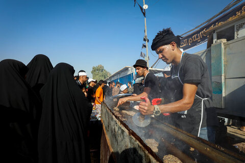 حضور پرشور عزادارن و سوگواران در حرم مطهر امام حسن عسکری(ع)