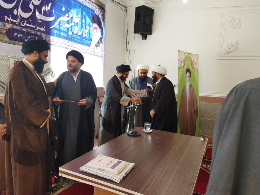 « نیکروان» مدیر مدرسه علمیه علی بن ابی طالب(ع) ایذه شد + عکس