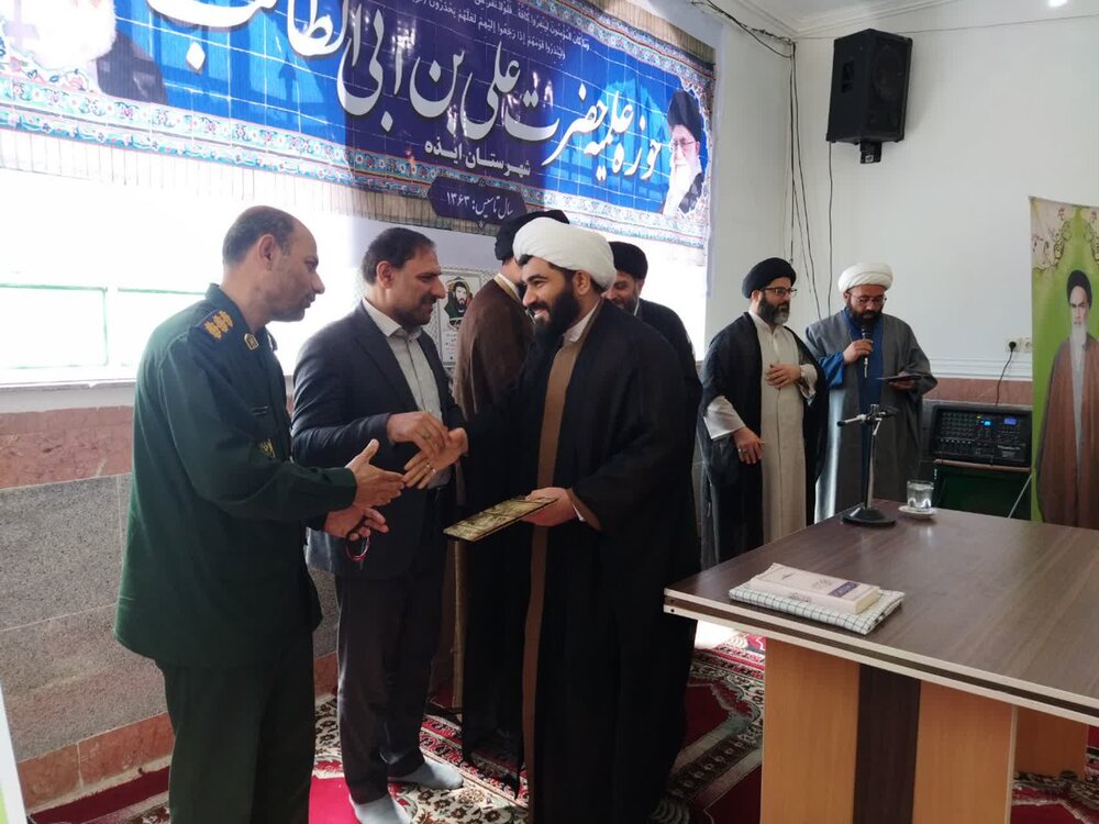 « نیکروان» مدیر مدرسه علمیه علی بن ابی طالب(ع) ایذه شد + عکس