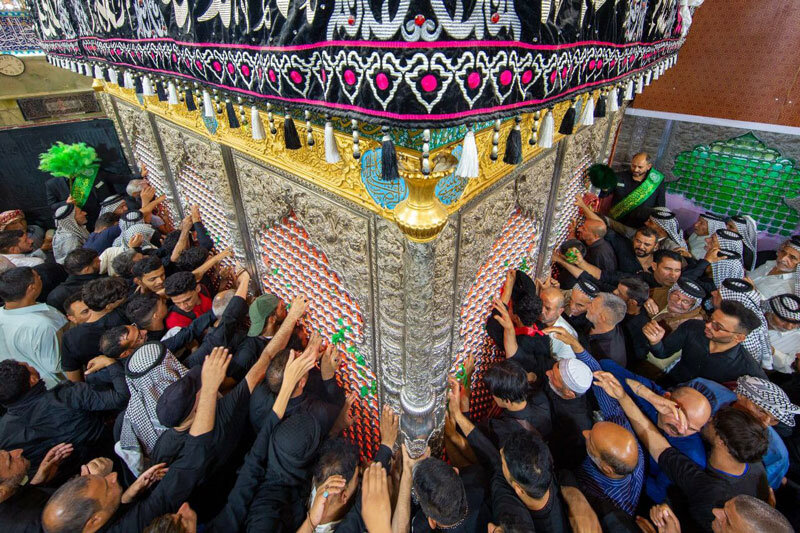 حضور پرشور عزادارن و سوگواران در حرم مطهر امام حسن عسکری(ع) حضور پرشور عزادارن و سوگواران در حرم مطهر امام حسن عسکری(ع)