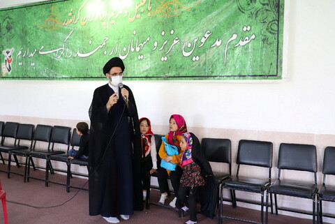 تصاویر/ یک روز با آقای امام جمعه، دیدار با خانواده شهدای مدافع حرم در شهرستان قمصر