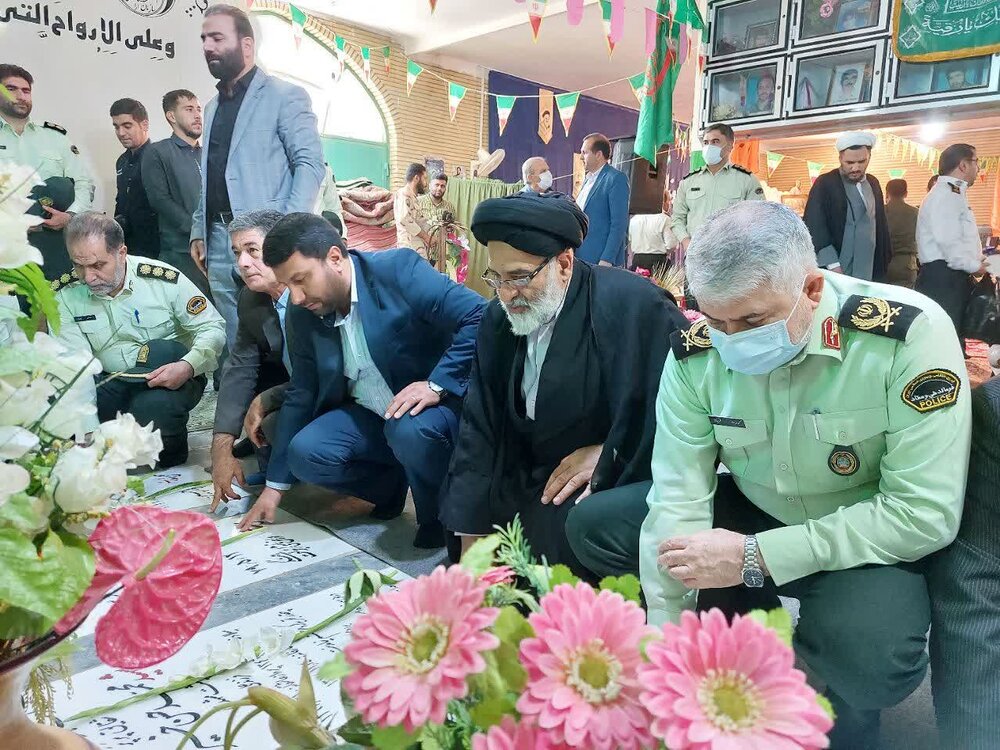 مزار شهدا ورامین در هفته فراجا گلباران شد